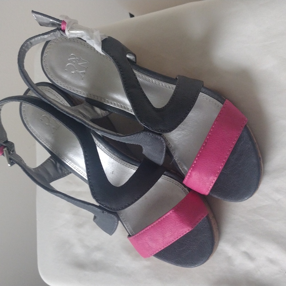 Shoes - Picture 2 of 7